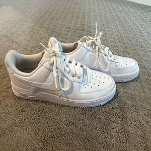 7.5 Nike Air Force 1s